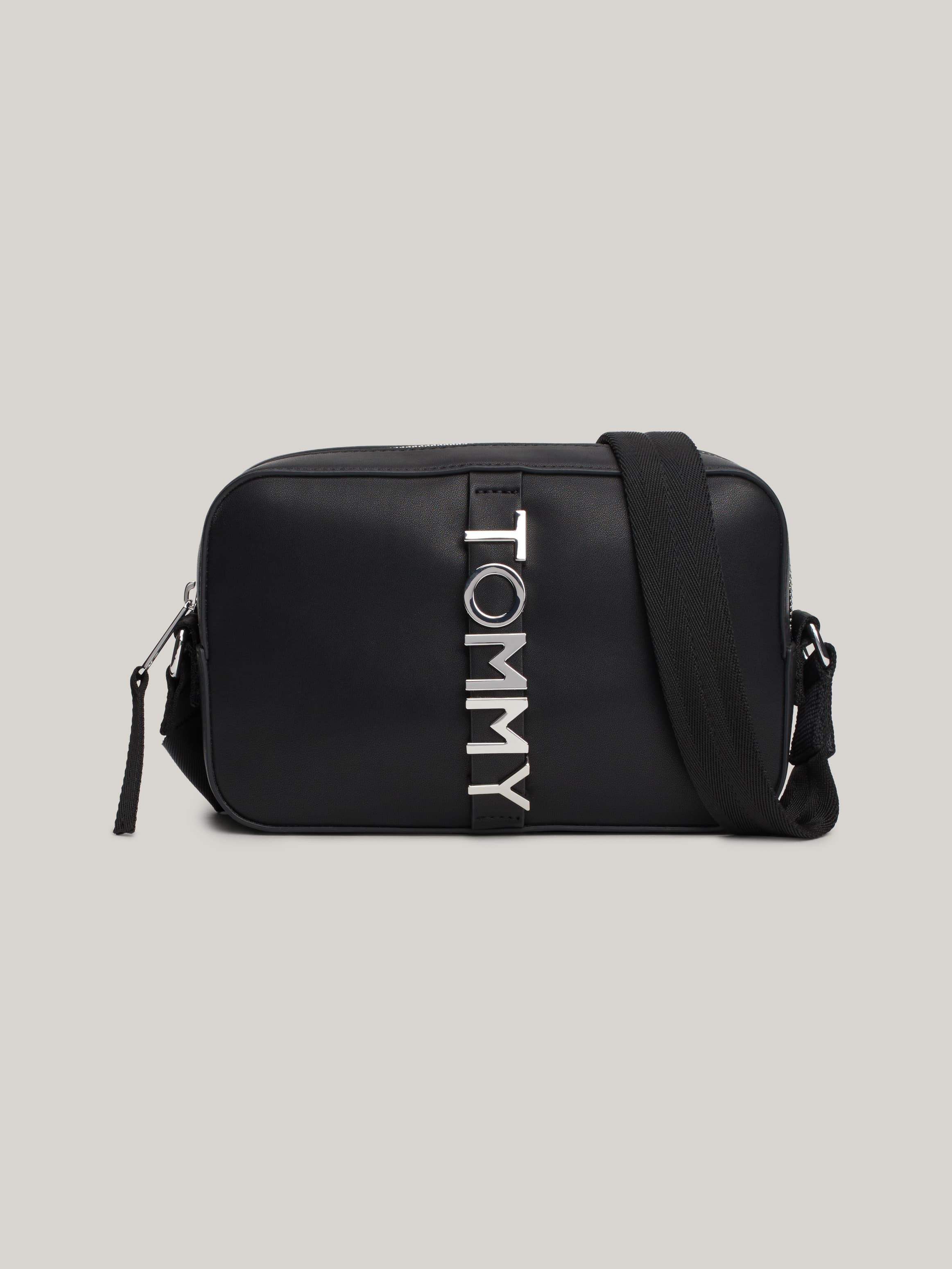 حقيبة كروس مزينة بالشعار